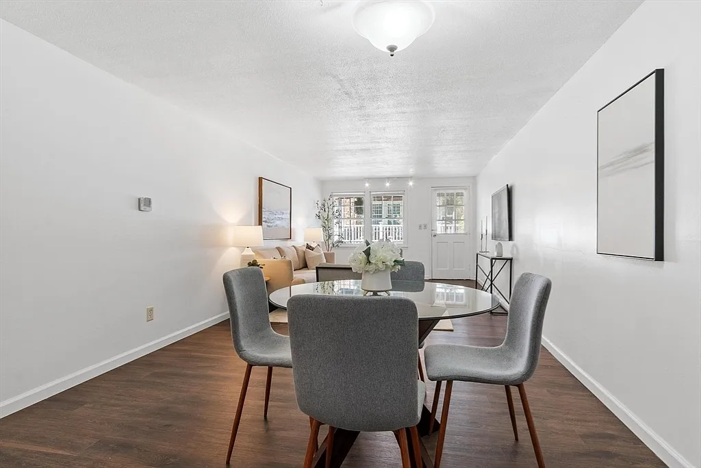 2 bed, 2.0 bath, 1000 sqft, $2,700 — Photo 4