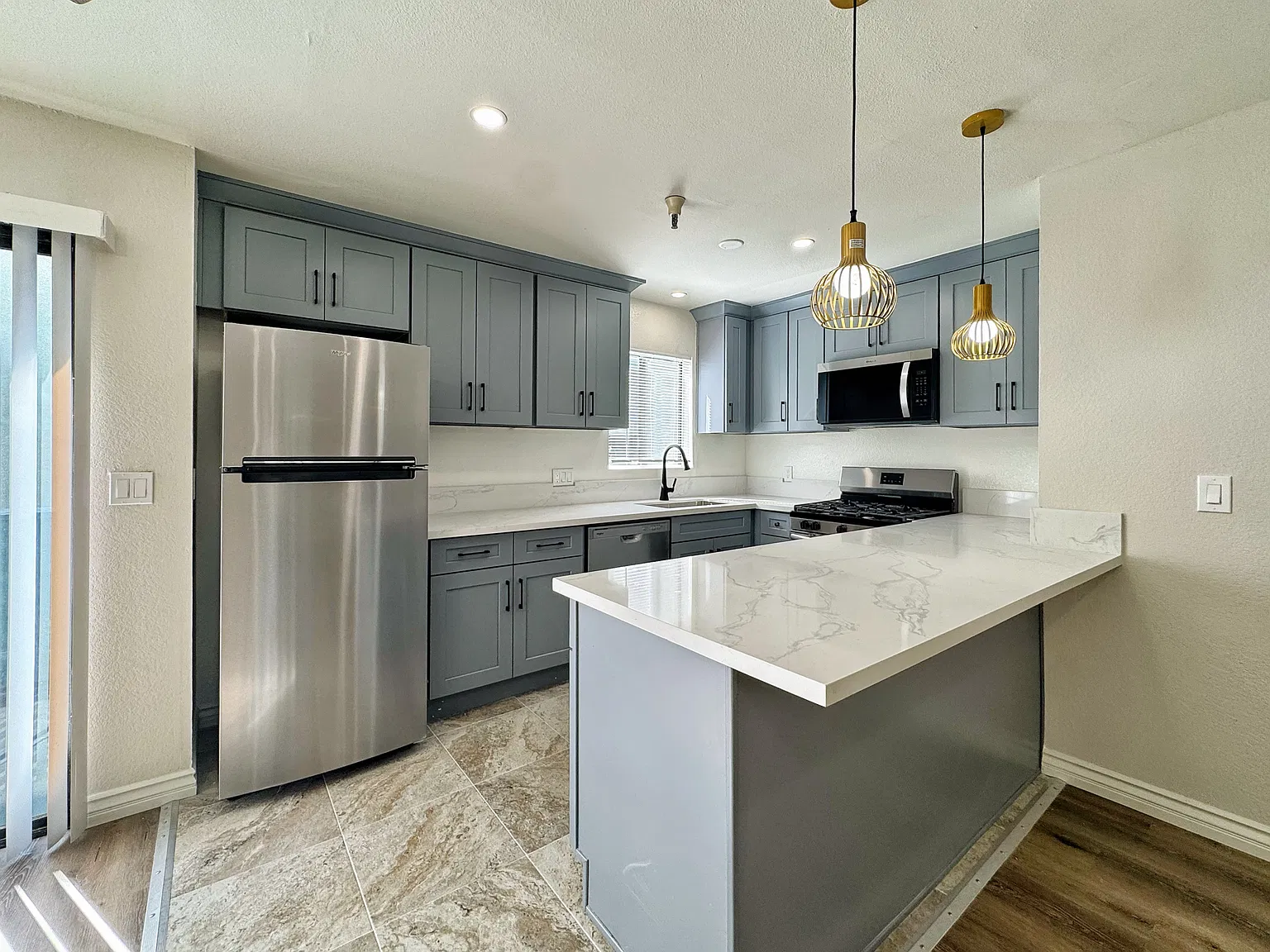2 bed, 1.5 bath, 1085 sqft, $2,995 — Photo 3