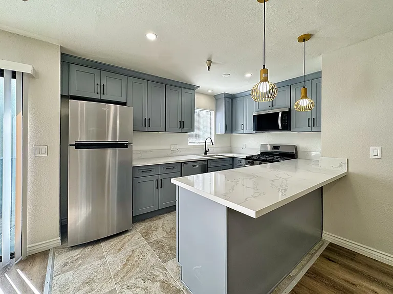 112 N Michigan Ave #9 — Photo 3