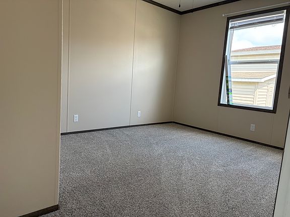 5th image of 160 Lincoln Cir #160