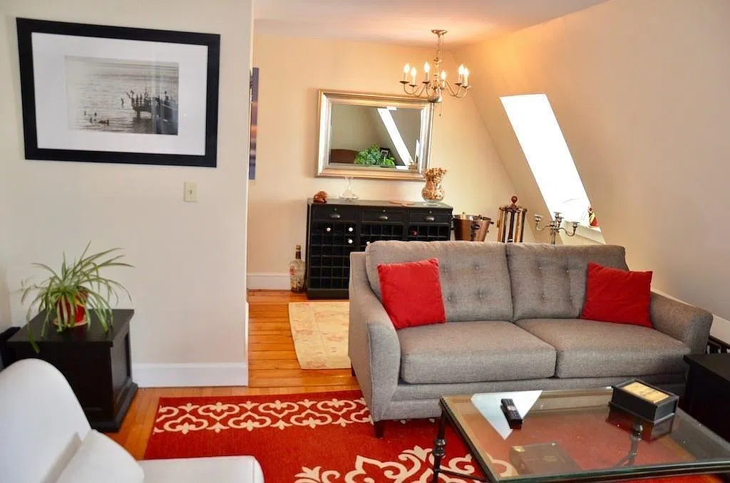 2 bed, 1050 sqft, $2,500 — Photo 2