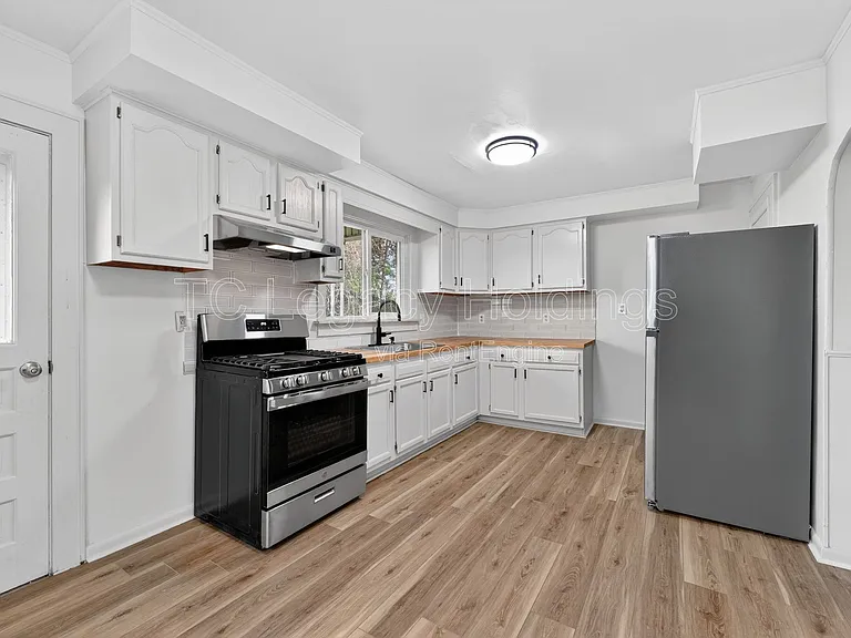 321 Clark St — Photo 17