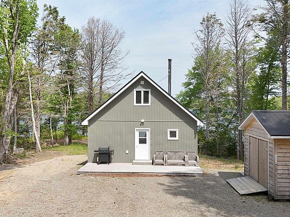 3rd image of 402 Melanson Rd