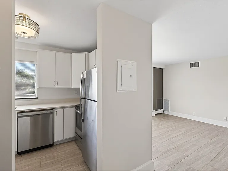 2915 W 50th St — Photo 1