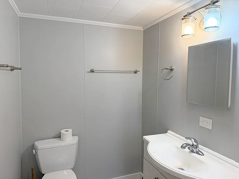 32 Nichols St #5 — Photo 2