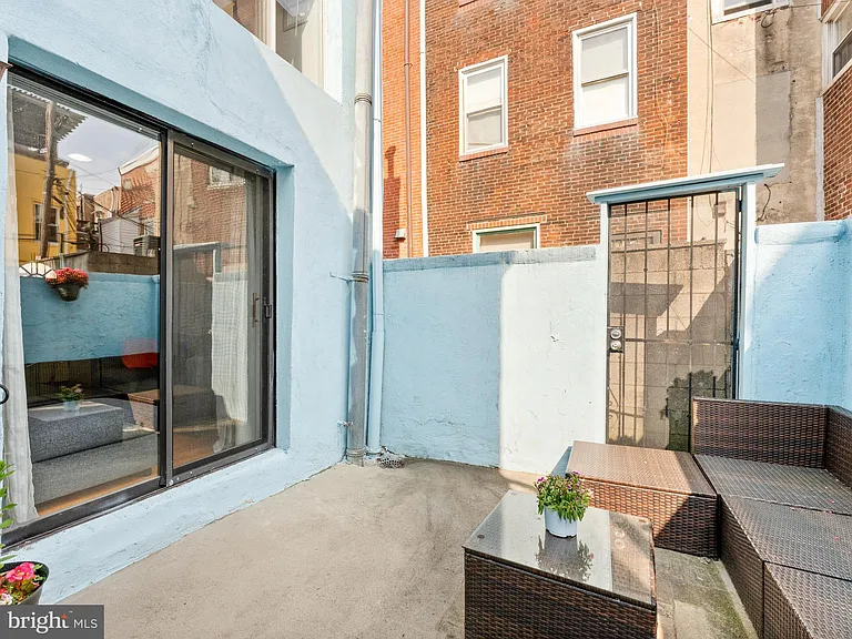 1006 Montrose St — Photo 25