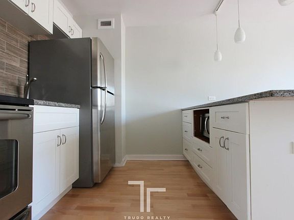 5th image of 445 W Wellington Ave Fl 10th