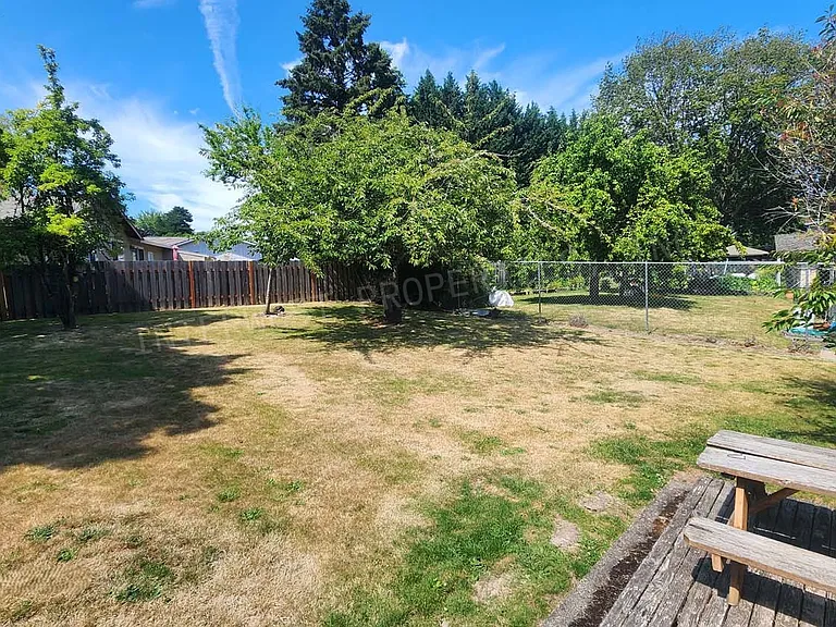 265 SW Salix Ter — Photo 33