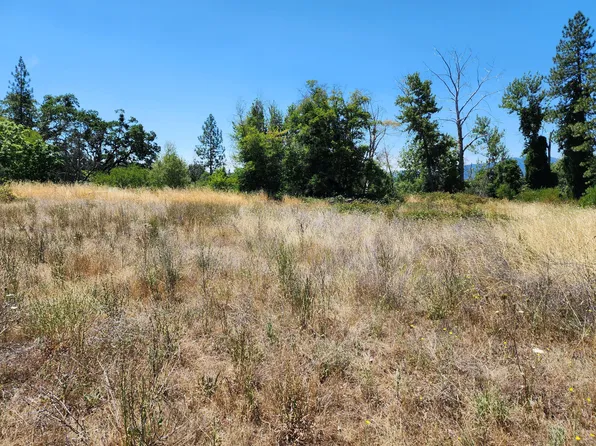 560 Pleasant Valley Road, Merlin, OR 97532