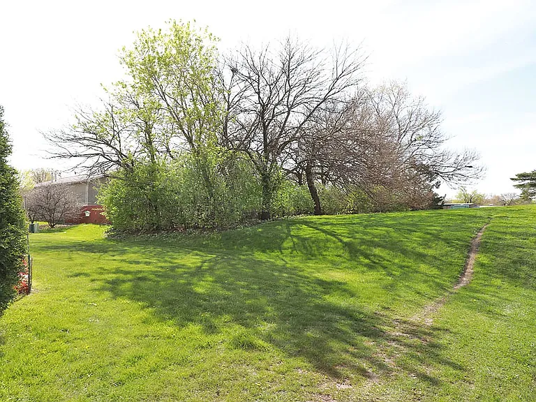 829 Clover Ridge Ln — Photo 39