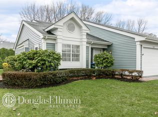 270 Glen Dr, Ridge, NY 11961