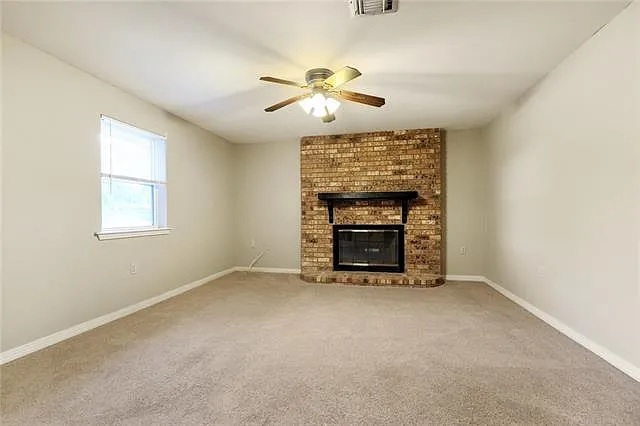 3 bed, 2.0 bath, 1800 sqft, $1,750 — Photo 2