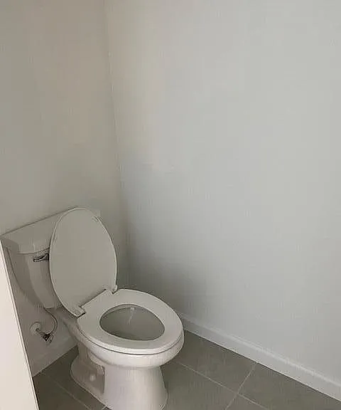 622 Papillon St SW — Photo 5
