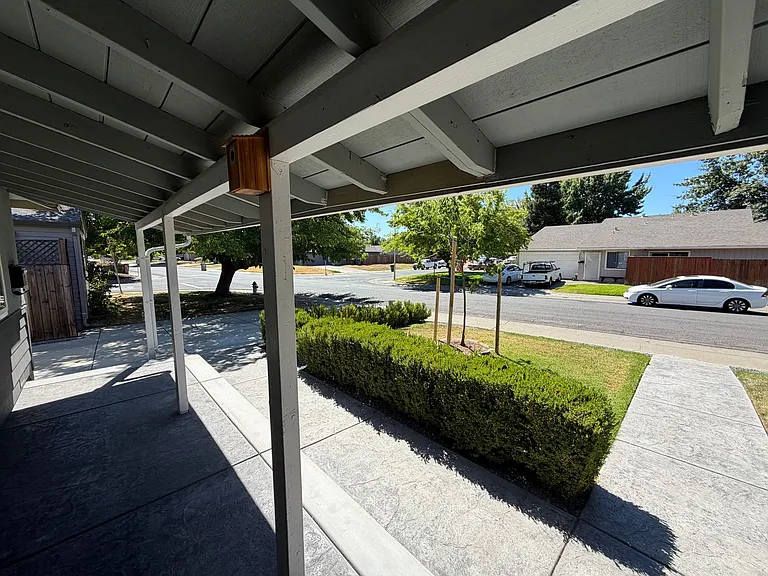 2481 Wilmington Ave — Photo 4