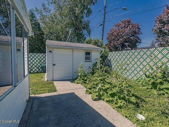 4th image of 123 Princeton St