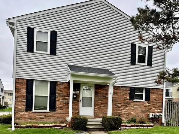 37371 Charter Oaks Blvd, Clinton Township, MI 48036