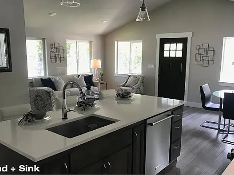 596 N Larch St — Photo 26