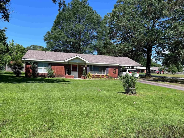 818 Church St, Lonoke, AR 72086