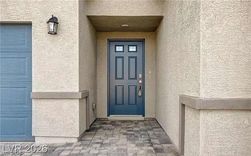 3 bed, 2.0 bath, 1611 sqft, $2,400 — Photo 4
