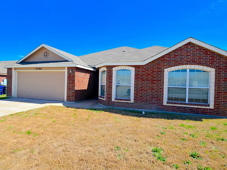 2408 Ryan Dr — Photo 2