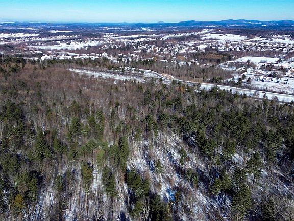 3rd image of 450 Oak Hill Road