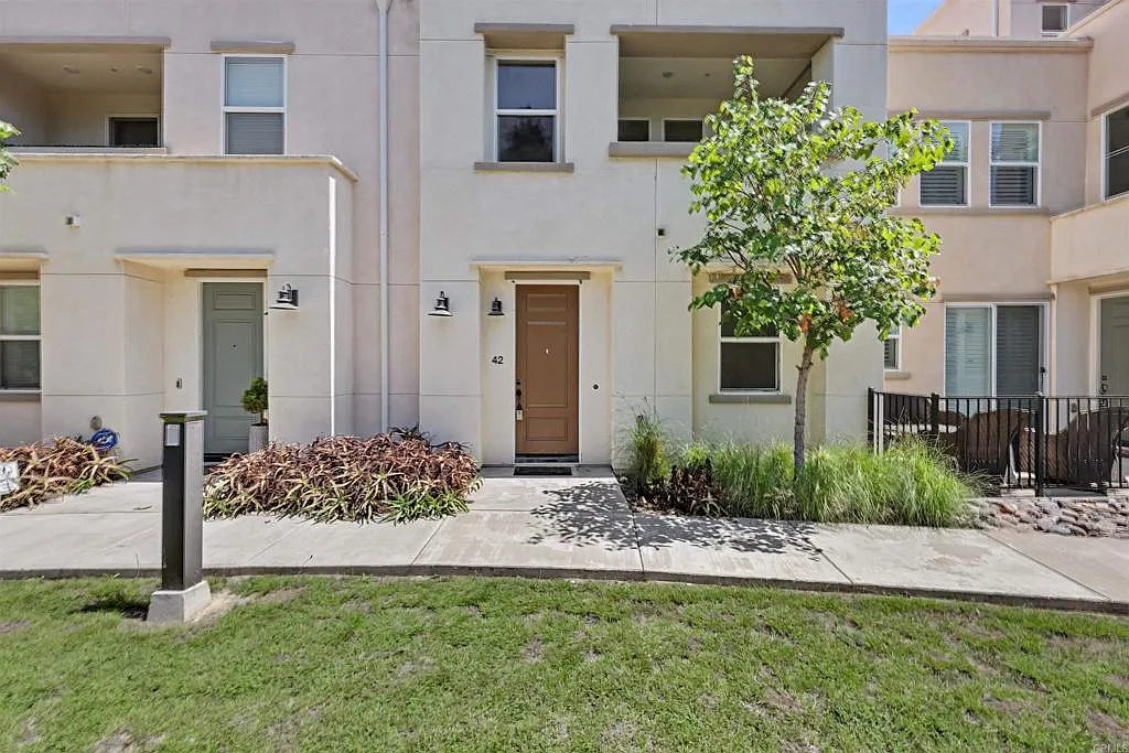 4 bed, 3.5 bath, 1831 sqft, $4,000 — Photo 4