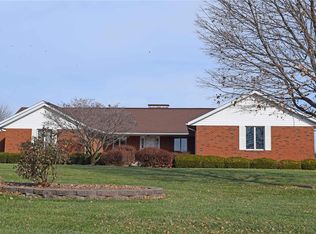 4052 Chestnut Oak Dr, Smithton, IL 62285