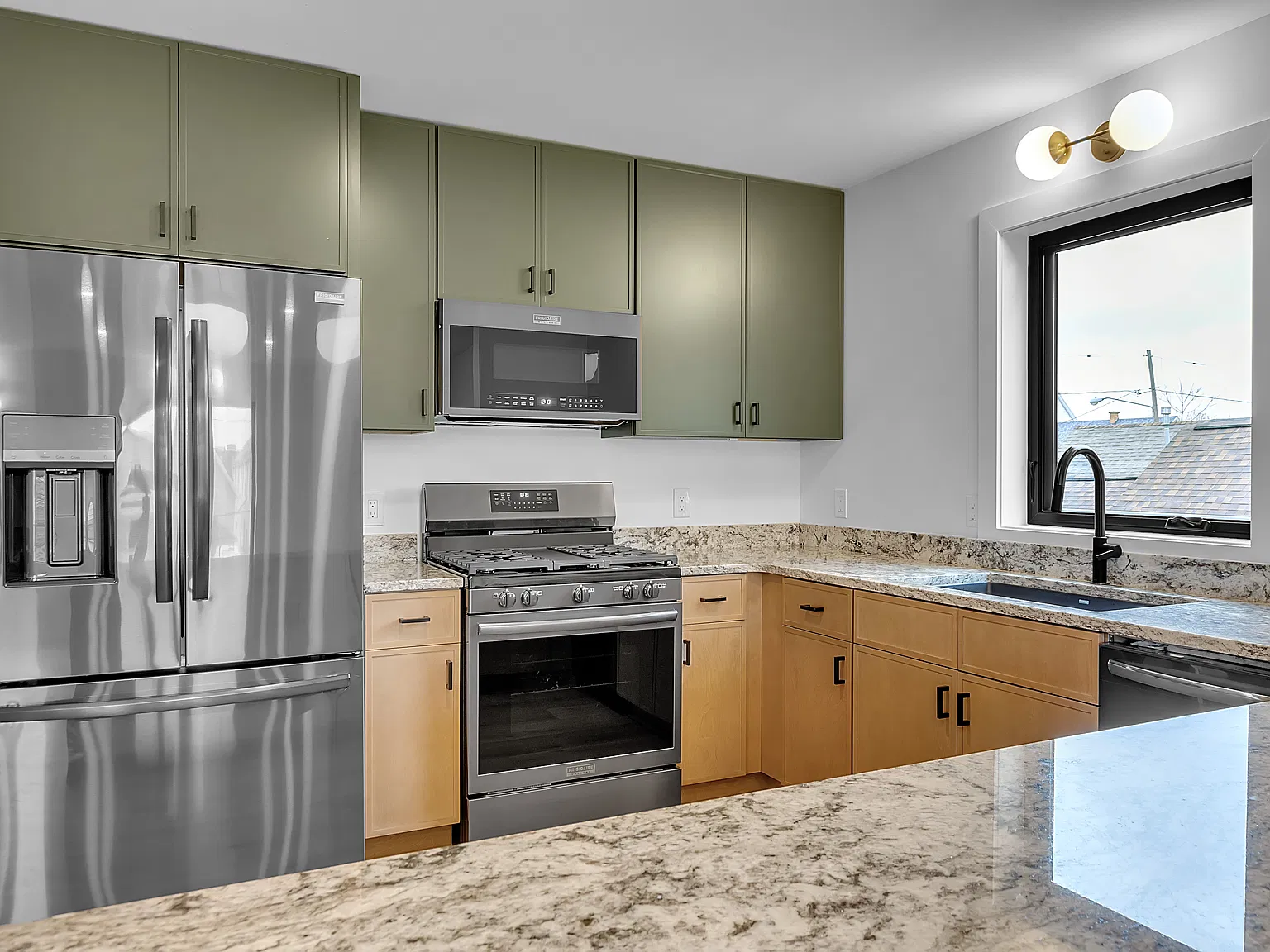 3 bed, 1400 sqft, $2,400 — Photo 3