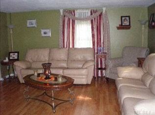 7 Rutgers Rd, Farmingville, NY 11738