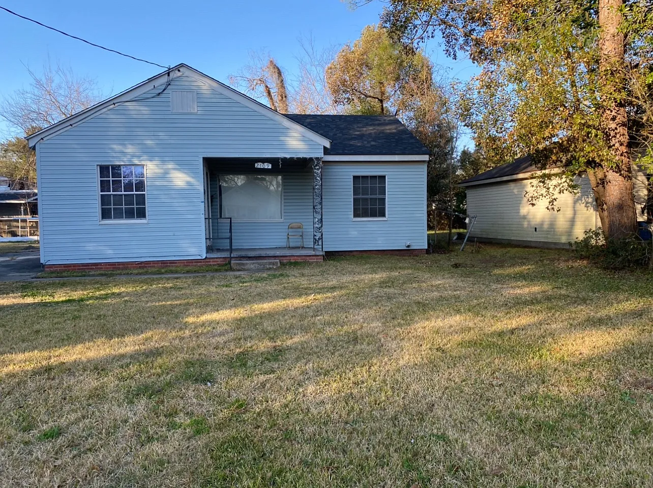 3 bed, $850 — Photo 1