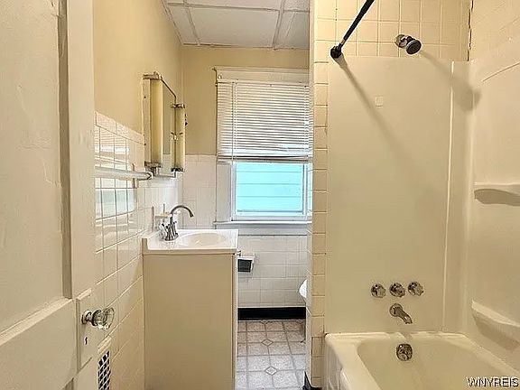 3rd image of 543 22nd St Floor 3R