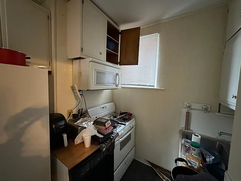 311 E University Ave — Photo 5