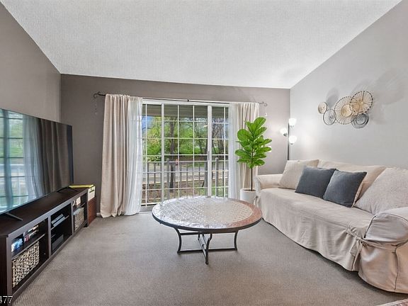 4th image of 972 Juniper Way