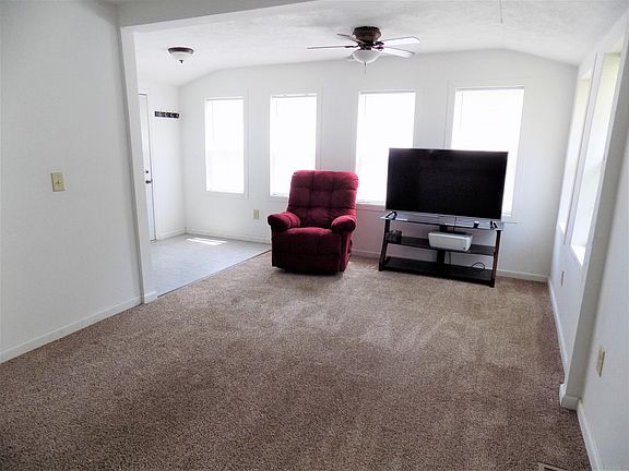 3rd image of 26495 Lakeview Dr