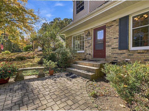 2nd image of 815 Apple Tree LANE