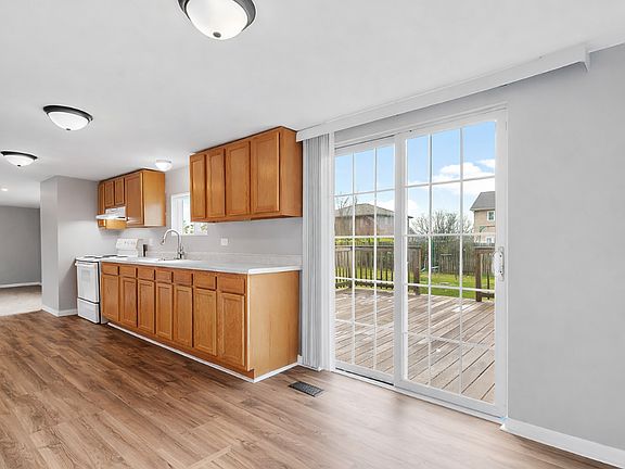 3rd image of 725 S Spencer Rd