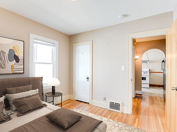 5th image of 3010 38th Ave S