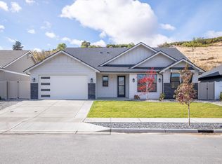 998 Spring Mountain Dr, Wenatchee, WA 98801