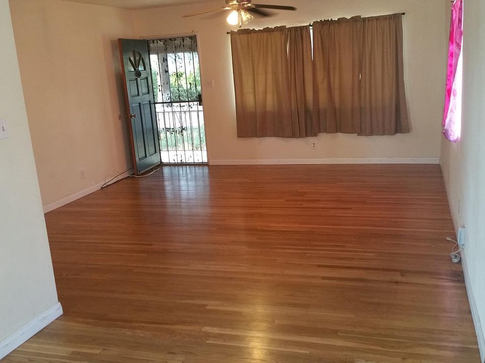 Front Entrance Livingroom