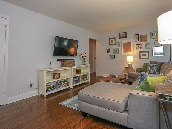 5th image of 48 5th Ave