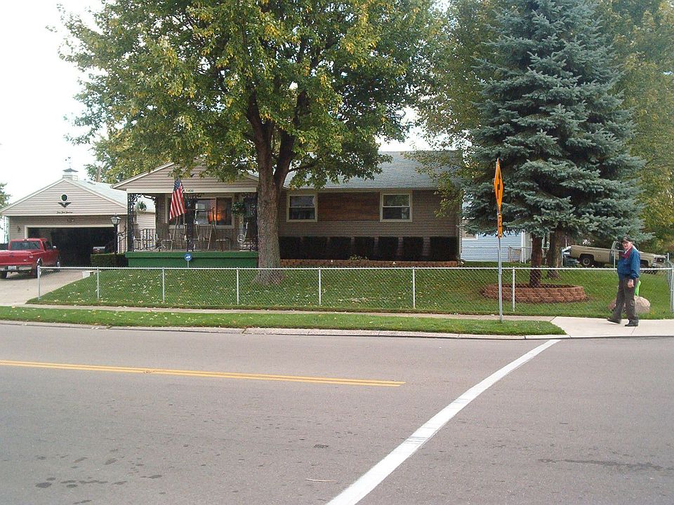 1st image of 5400 Woodbine Ave