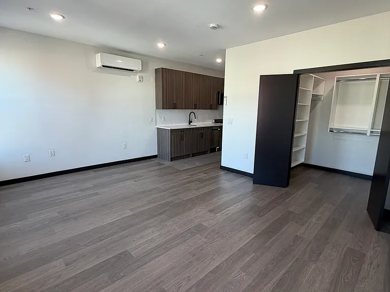 138 Mallory Ave #209 — Photo 4
