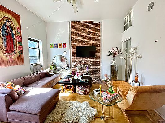 2nd image of 148 Stanton St APT 4