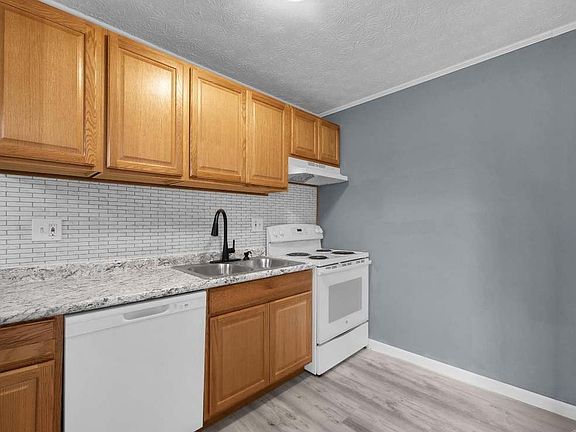 4th image of 1034 W Kemper Rd