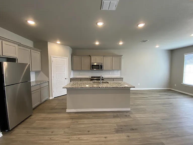 813 N 3rd St — Photo 3
