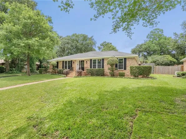1412 Regency Oaks Dr, Mobile, AL 36609