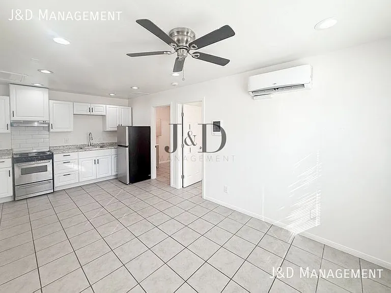 2252 Ocean View Blvd — Photo 1