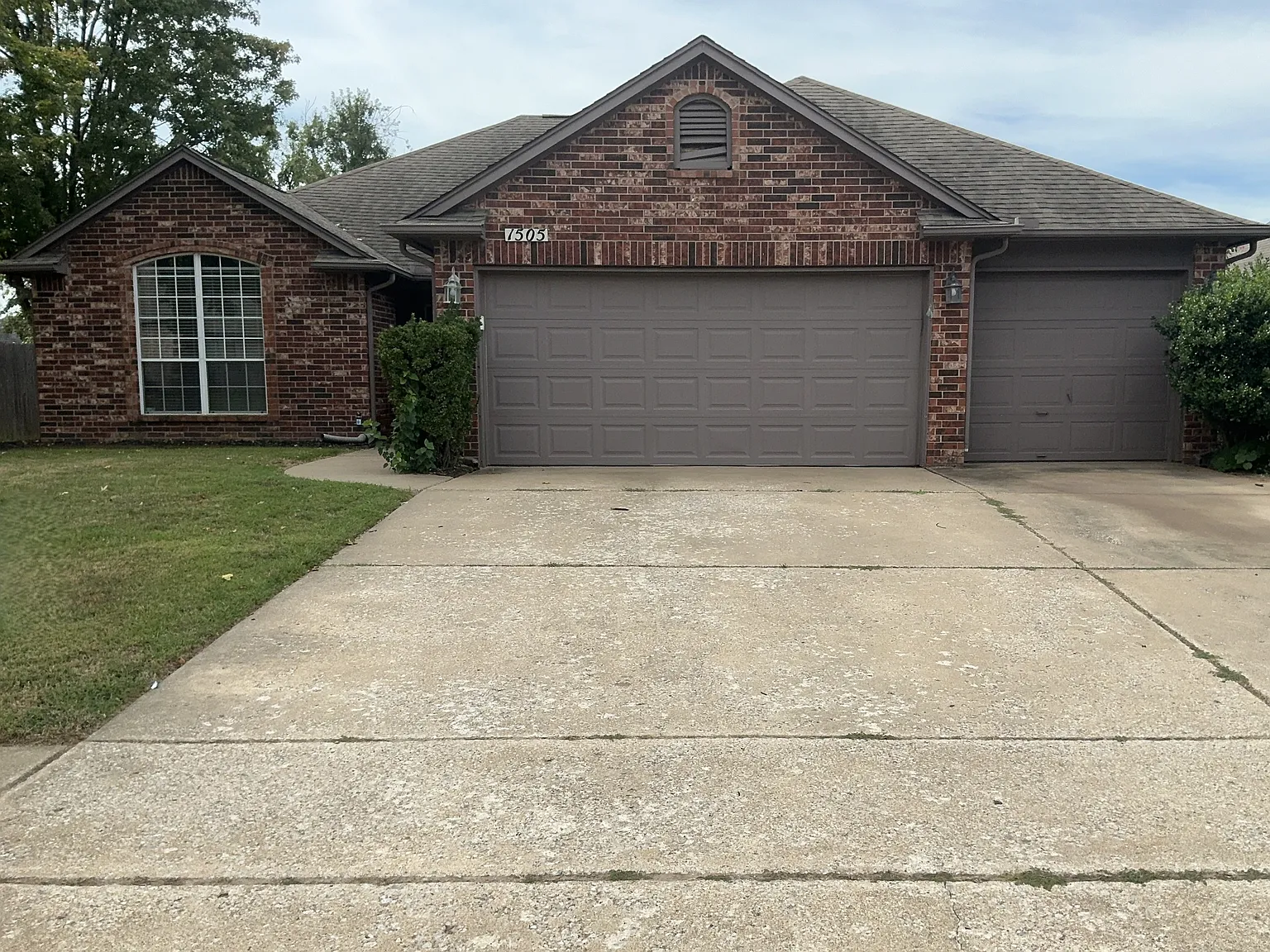 4 bed, 2.0 bath, 1789 sqft, $1,975 — Photo 1