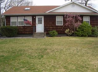 9 Breston Dr W, Shirley, NY 11967