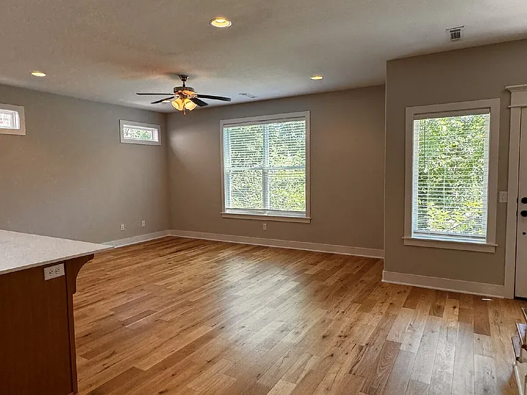 2375 Amherst Aly — Photo 9